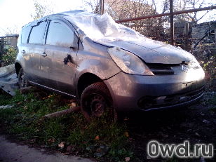 Битый автомобиль Nissan Note