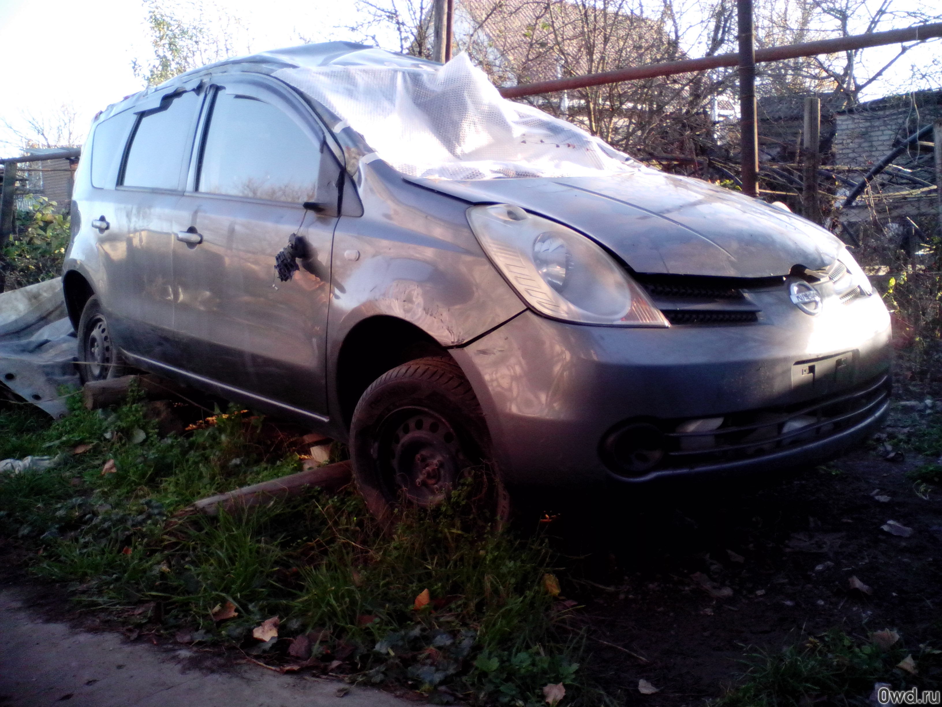 Битый автомобиль Nissan Note (2005) в Буденновске